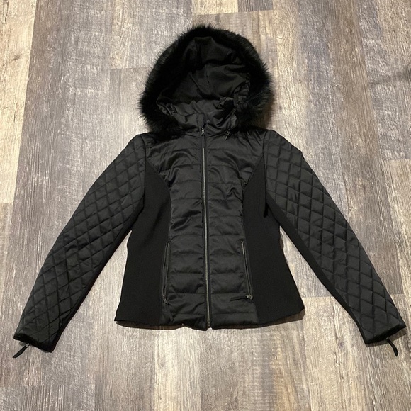 White House Black Market Jackets & Blazers - Women’s WHBM Mid-Weight Quilted Jacket w/ Fur Trimmed Hood - Size Small